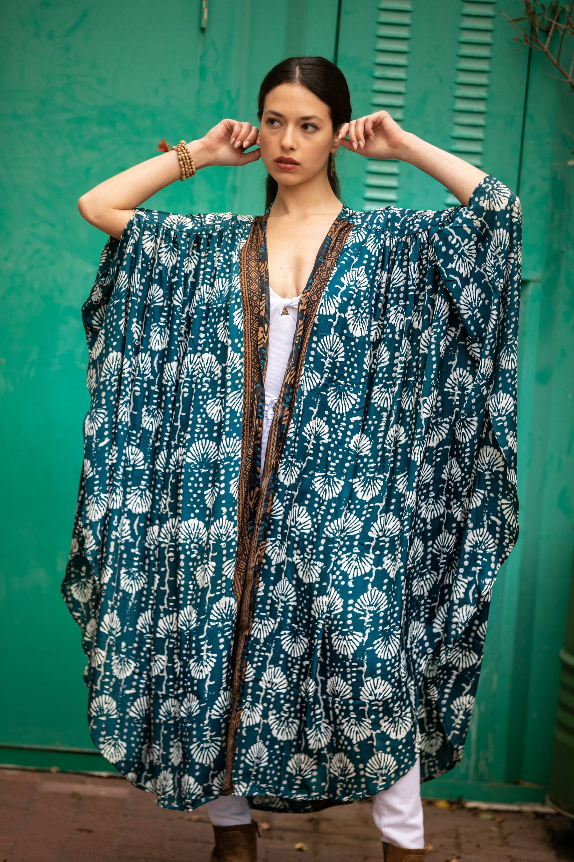 Teal Blue Boho Kimono Robe Seidiger Oversize Wrap Cardigan von AnabellaWomen