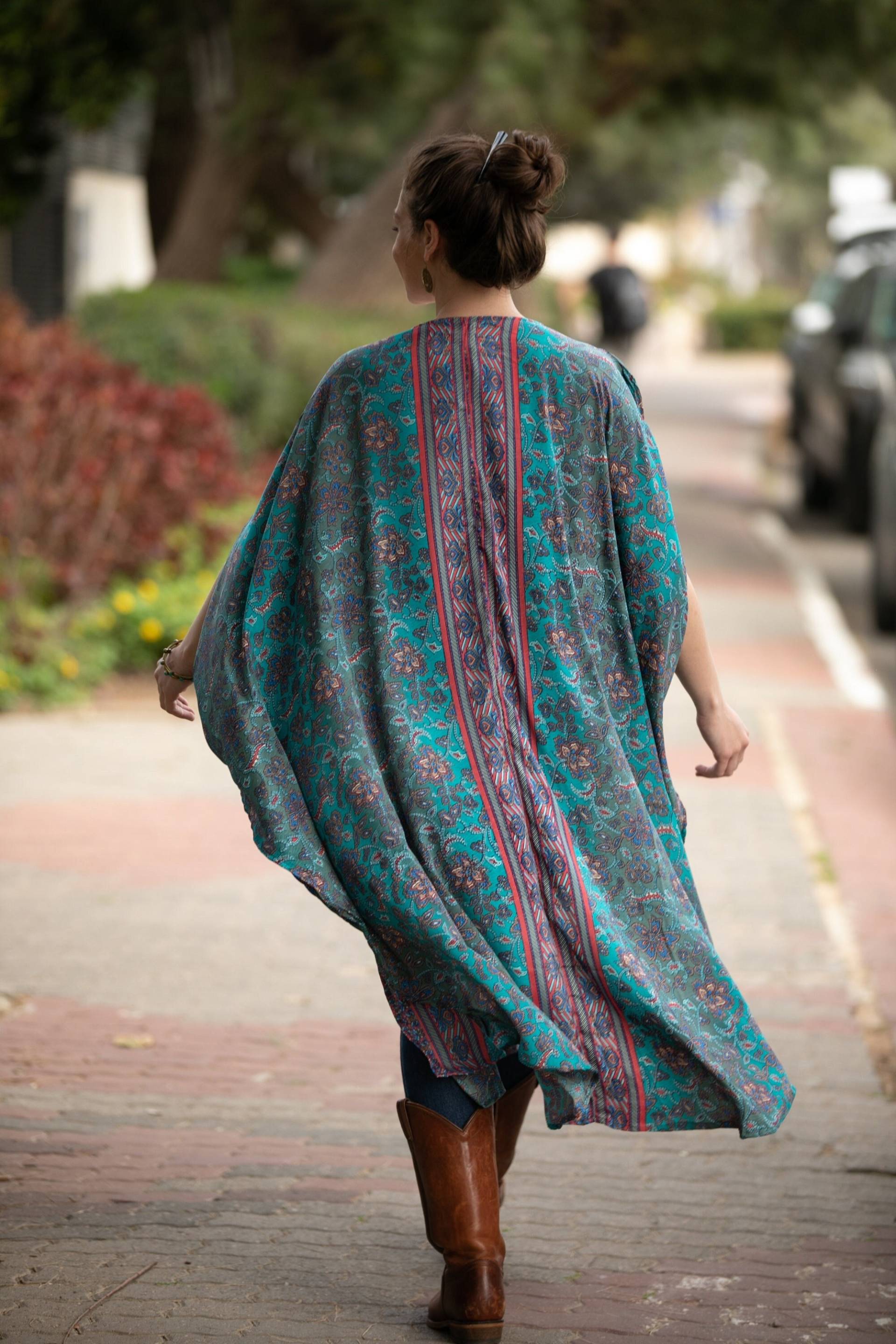 Türkis Oversize Kimono Robe Boho Chic Seidige Strickjacke von AnabellaWomen