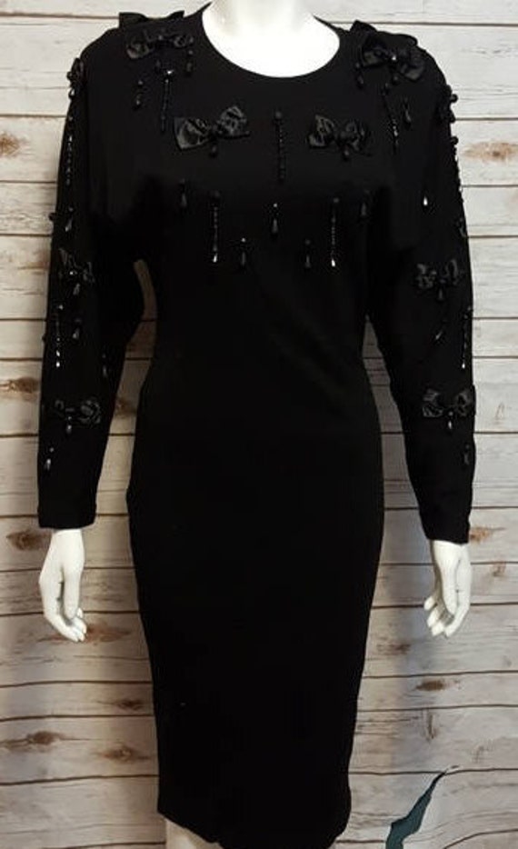 Vintage, 80Er Jahre, Perle & Schleife Verziert Gaga-Esque Pullover Kleid, Klein von AnachronisticArmy