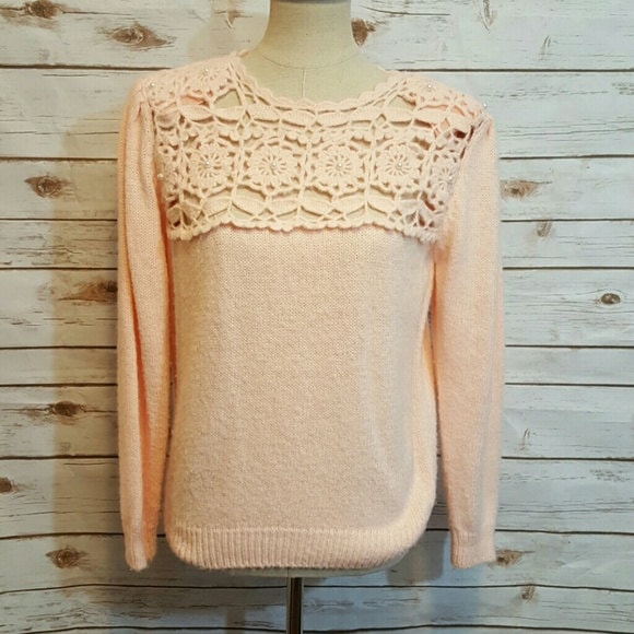 Vintage, 80Er Jahre Marnie West Rosa Pullover Mit Crochet Brust & Faux Perlen Verzierungen, Medium/Large von AnachronisticArmy