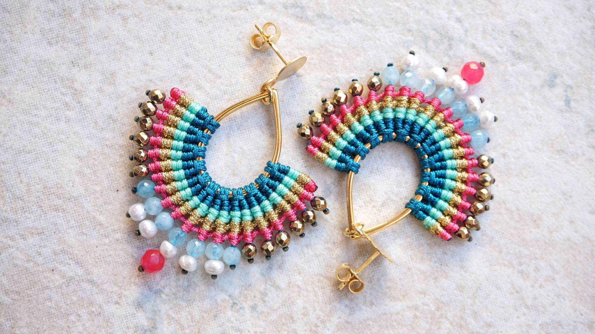 Grüne Kronleuchter Micro Makramee Ohrringe Mit Rosa Achat Und Goldenen Hämatit Perlen - Perlengoldtropfenohrringe 14K Vergoldet Grüne Kronleuchter Micro Makramee Ohrringe Mit Rosa Achat Und Goldenen Hämatit Perlen - Perlengoldtropfenohrringe 14K Vergoldet von Anadalis