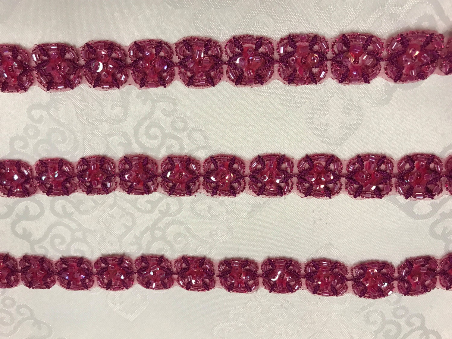 1 Yard Perlen Pailletten Trim. 7/8 Breit 1 Yard Perlen Pailletten Trim. 7/8 Breit von AnafrezNotions