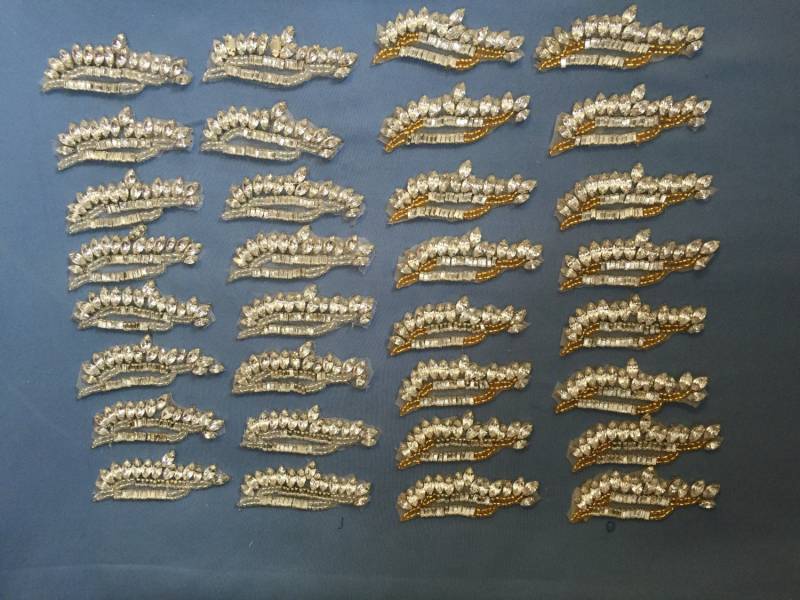 2 Motive. Besatz, Strass-Schärpe, Strass-Kristalle Applikation. Glasschliff. Silber Oder Gold 2 Motive. Besatz, Strass-Schärpe, Strass-Kristalle Applikation. Glasschliff. Silber Oder Gold von AnafrezNotions