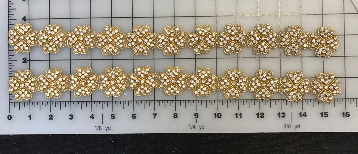 2 Stück Lange Gold Kristall Strass Zierteile. Jedes Misst 14 Zoll Lang 2 Stück Lange Gold Kristall Strass Zierteile. Jedes Misst 14 Zoll Lang von AnafrezNotions