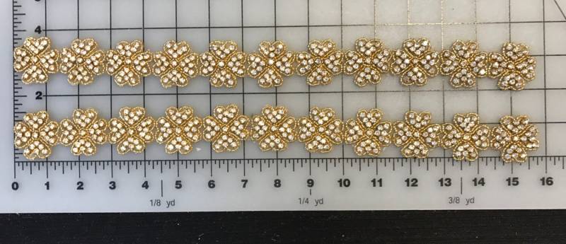 2 Stück Lange Gold Kristall Strass Zierteile. Jedes Misst 14 Zoll Lang 2 Stück Lange Gold Kristall Strass Zierteile. Jedes Misst 14 Zoll Lang von AnafrezNotions