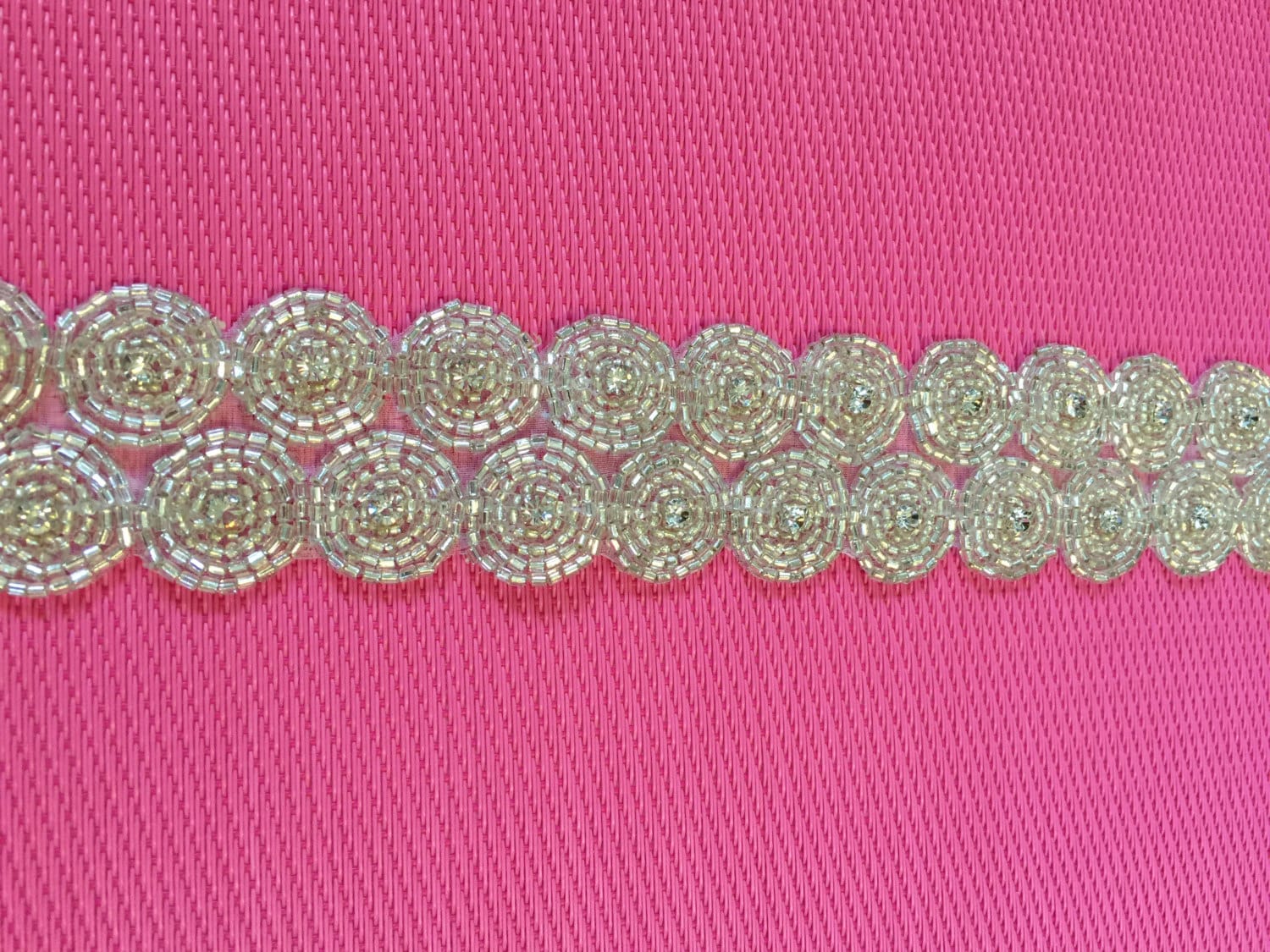 33cm Langer Perlenkreis Mit Strassmotiv. Perlen Motive, Runde Applikationen, Silber Applikationen 33cm Langer Perlenkreis Mit Strassmotiv. Perlen Motive, Runde Applikationen, Silber Applikationen von AnafrezNotions