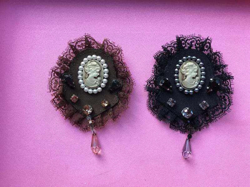 Brosche Blumen, Filzbrosche, Brosche, Filzschmuck, Spitzenblumen, Filzbrosche.made in France von AnafrezNotions