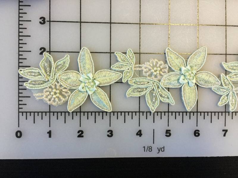 Floral Gestickte Schleife. Perle Perlenborte, Brautschmuck, Brautborte, Motiv Perlen. Meterware. Col. Mintgrün von AnafrezNotions
