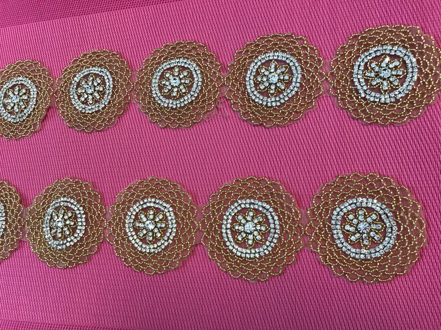 Meterware. Perlen Strass Applikationen. Runde Applikationen, Perlenapplikationen, Diy-Projekte, Brautschmuck Meterware. Perlen Strass Applikationen. Runde Applikationen, Perlenapplikationen, Diy-Projekte, Brautschmuck von AnafrezNotions