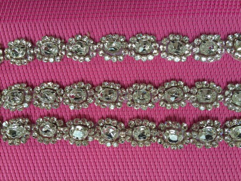 Strassapplikation, Kristalle, Glasstrass, Strass Applikation, Strass Applikation, Schärpe, Strass Applikation Strassapplikation, Kristalle, Glasstrass, Strass Applikation, Strass Applikation, Schärpe, Strass Applikation von AnafrezNotions