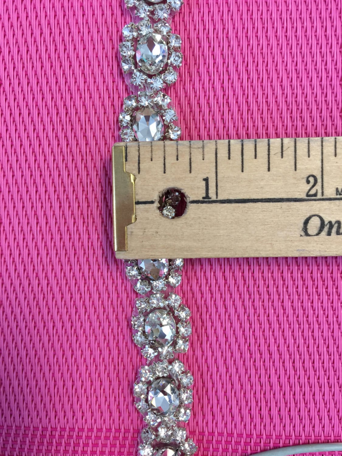 Strassapplikationen, Strass Zierde, Strass Schärpe, Strass Kristalle Applikation, Glas Strass. Meterware von AnafrezNotions