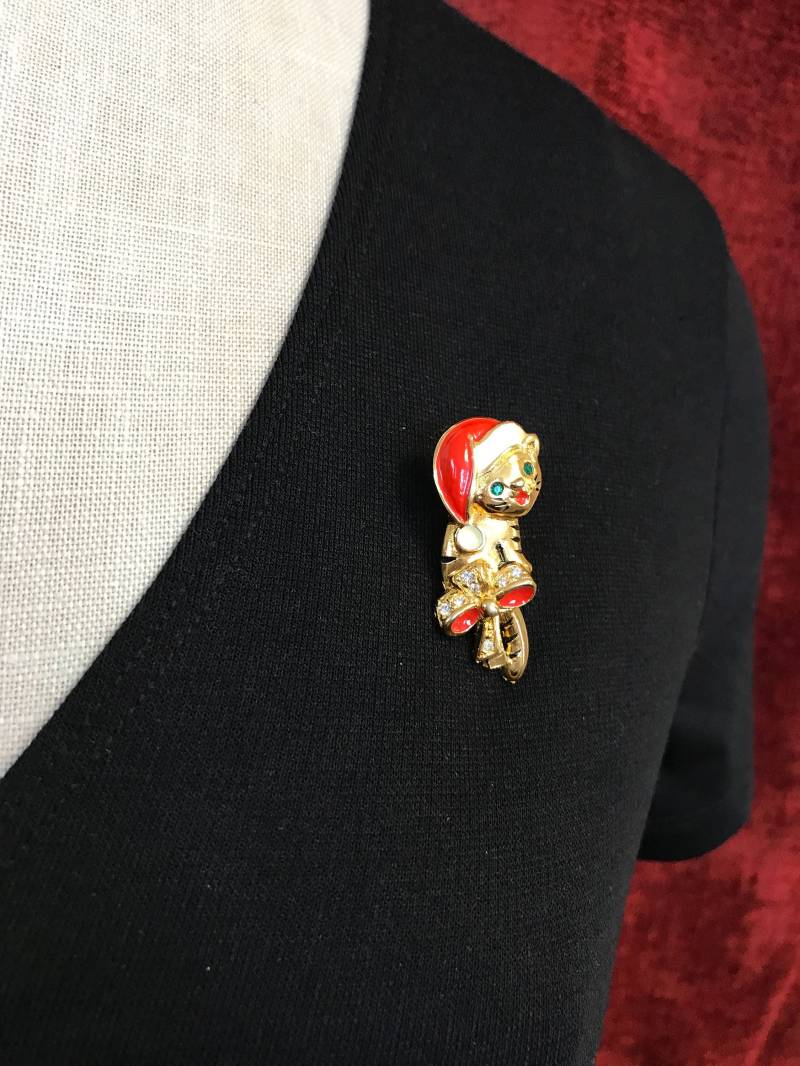 Weihnachts-Brosche. Glänzend Goldene Weihnachtsanstecknadel Aus Metall. Hergestellt in Tschechien Weihnachts-Brosche. Glänzend Goldene Weihnachtsanstecknadel Aus Metall. Hergestellt in Tschechien von AnafrezNotions