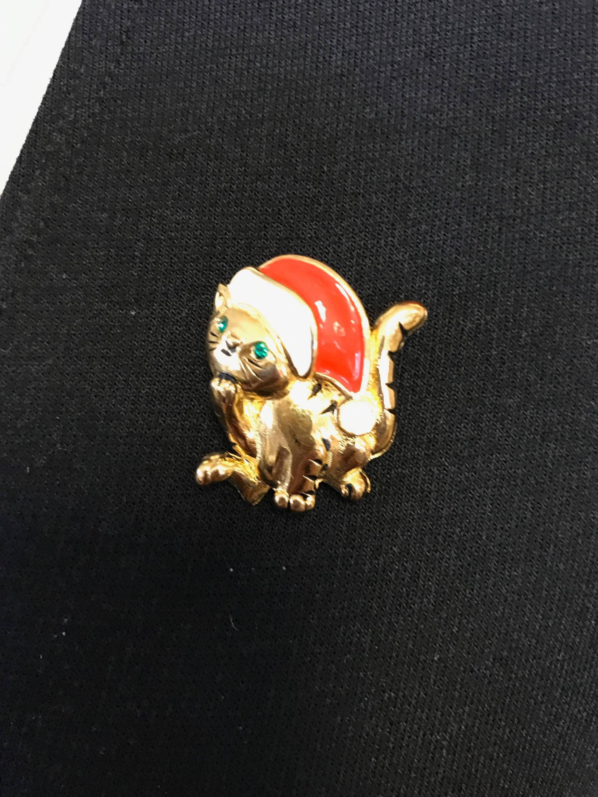 Weihnachts-Brosche. Glänzend Goldene Weihnachtsanstecknadel Aus Metall. Hergestellt in Tschechien Weihnachts-Brosche. Glänzend Goldene Weihnachtsanstecknadel Aus Metall. Hergestellt in Tschechien von AnafrezNotions