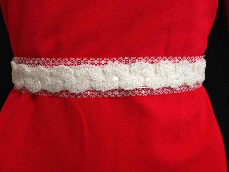 Weißer Perlengürtel, Perlen Gürtel, Schärpe von AnafrezNotions