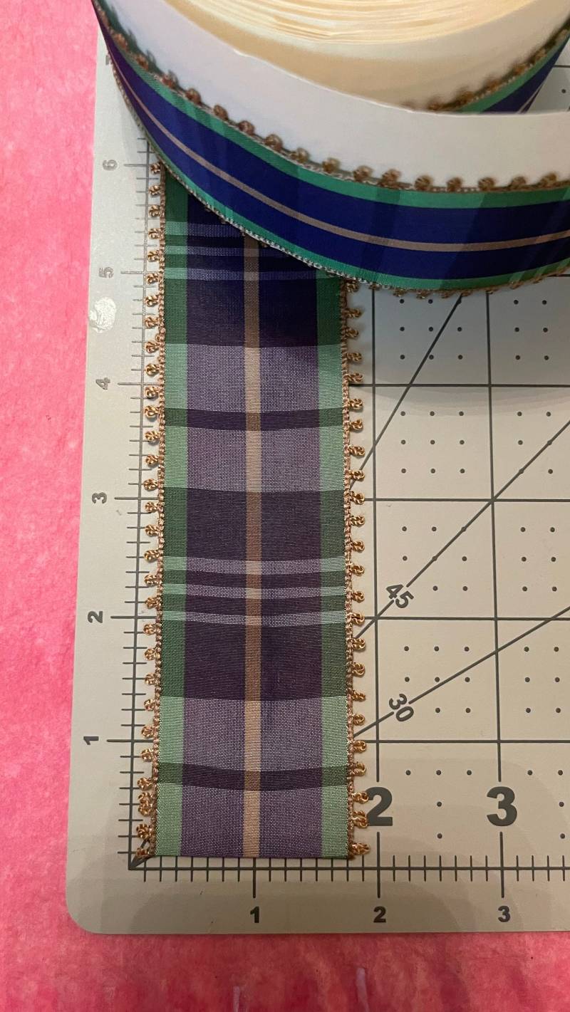 Wunderschönes Karoband. Hergestellt in Frankreich. Picot Karo, Picotband. Verkauft Durch 10 Meter Rolle Wunderschönes Karoband. Hergestellt in Frankreich. Picot Karo, Picotband. Verkauft Durch 10 Meter Rolle von AnafrezNotions