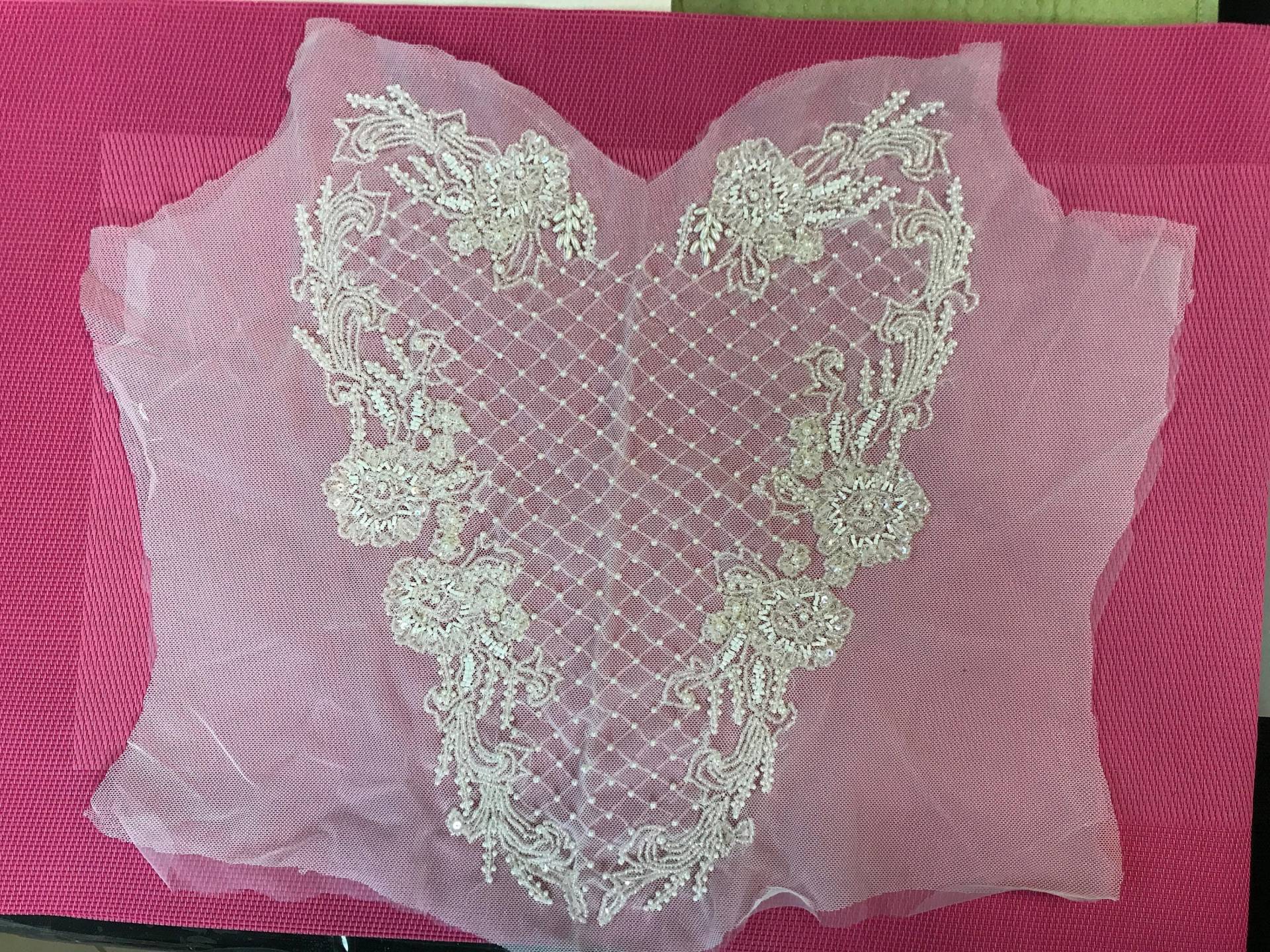 stark Perlenbesetztes Mieder Mit Schillernden Perlen. Braut Applikation, Hochzeit Applikation, Perle Perlen, Wird Einzeln Verkauft stark Perlenbesetztes Mieder Mit Schillernden Perlen. Braut Applikation, Hochzeit Applikation, Perle Perlen, Wird Einzeln Verkauft von AnafrezNotions