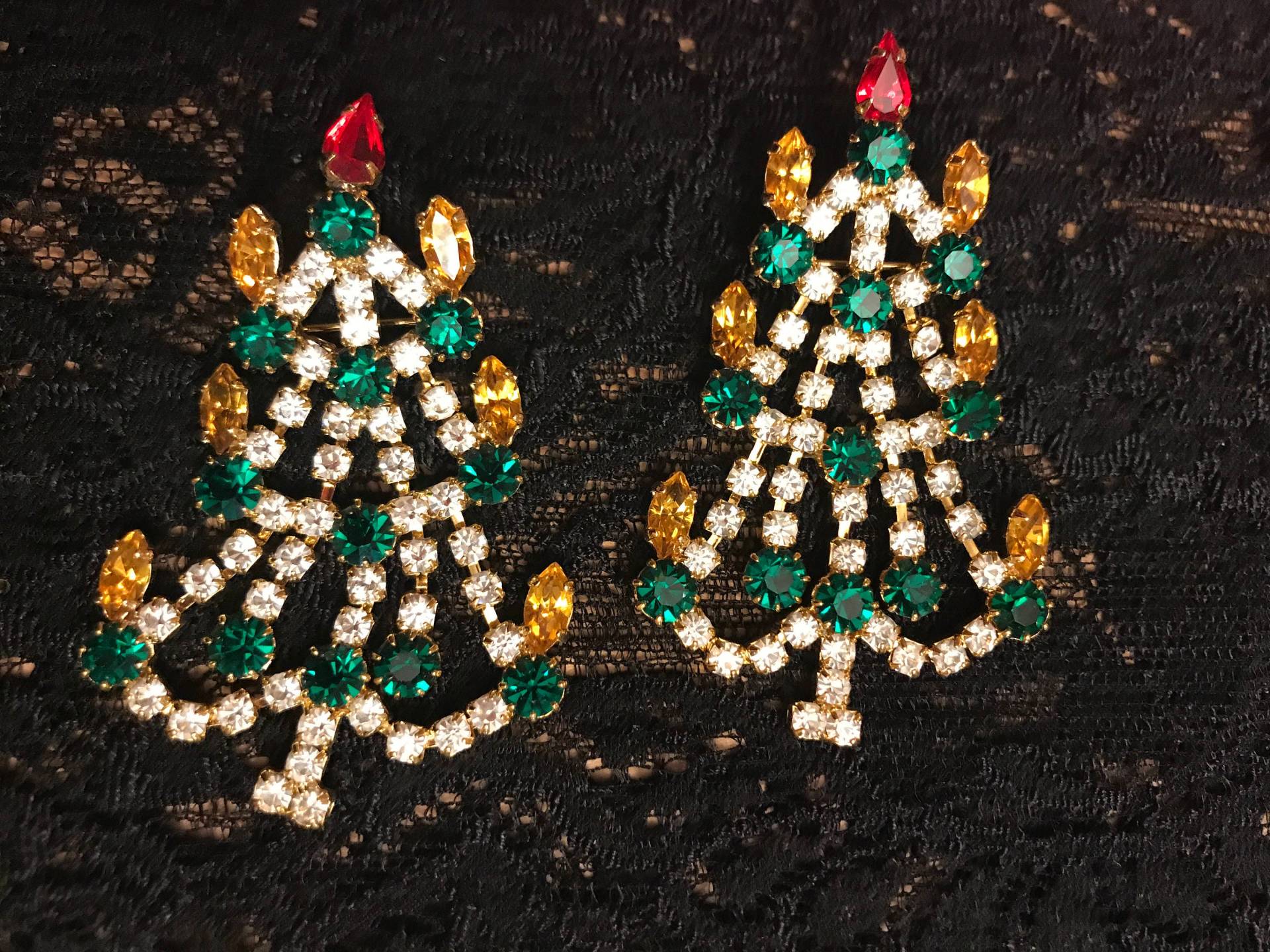 strass Weihnachtsbaum Brosche. Metall Weihnachtsanstecknadel. Weihnachtsgeschenke. Made in Czech Republik.wird Einzeln Verkauft von AnafrezNotions