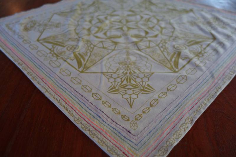 Hella Sacred™ Edelstein Tessaract Hundehalstuch, Handgemacht, Super Weich, Handgenäht, Festivalkleidung, Crem, Gold von AnahataDesign