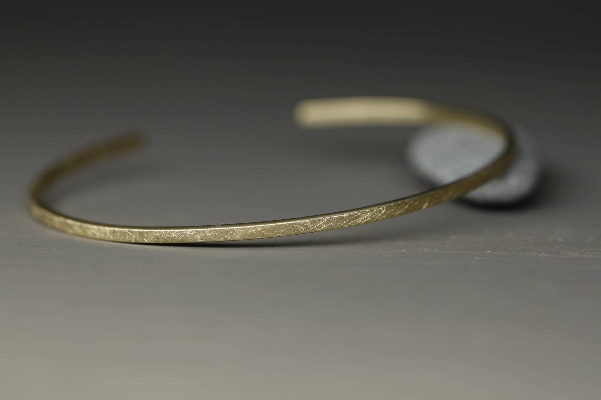 Armreif 585 Gold, Handgefertigt, Armspange Gelbgold 14K, Recyceltes Minimalistisch, Nachhaltig, Schmal, Zarter Armschmuck, Echtgold Armreif 585 Gold, Handgefertigt, Armspange Gelbgold 14K, Recyceltes Minimalistisch, Nachhaltig, Schmal, Zarter Armschmuck, Echtgold von AnaisSchmiedet