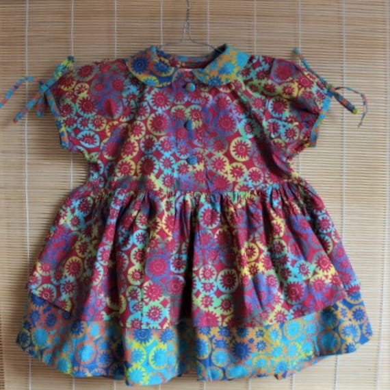 Kleid Model Mawar, Batik Druck, 100% Baumwolle von AnakBobok
