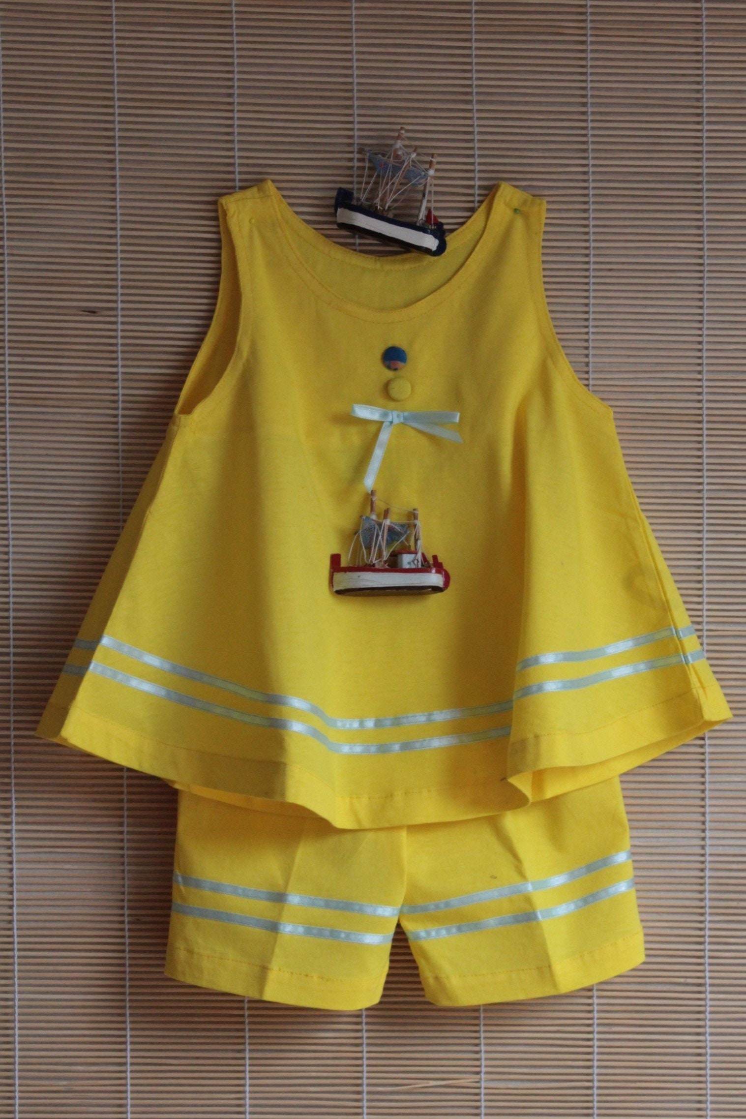 Süßes Gelbes Top/Tunika/Hängerchen Und Passende Gelbe Shorts Für Mädchen Aus 100% Baumwolle/Jersey von AnakBobok
