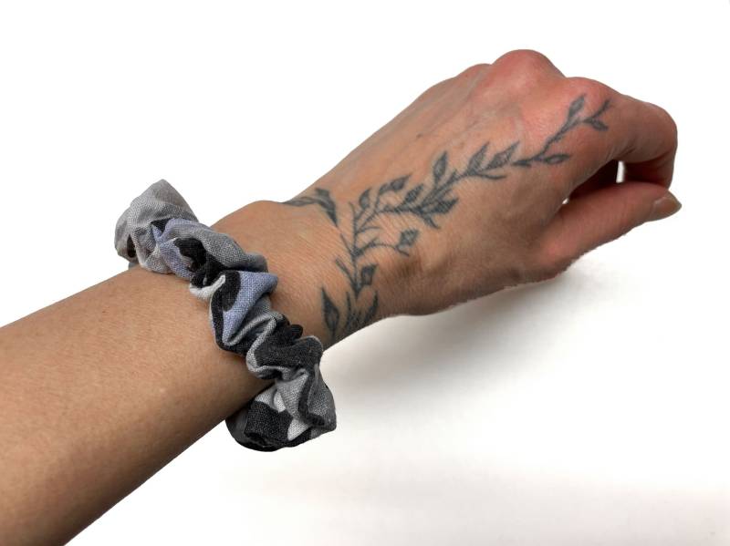 Camouflage-Scrunchie Blau-Schwarz in 4 Größen Oder Als Set Handmade Berlin von TrashBerlin