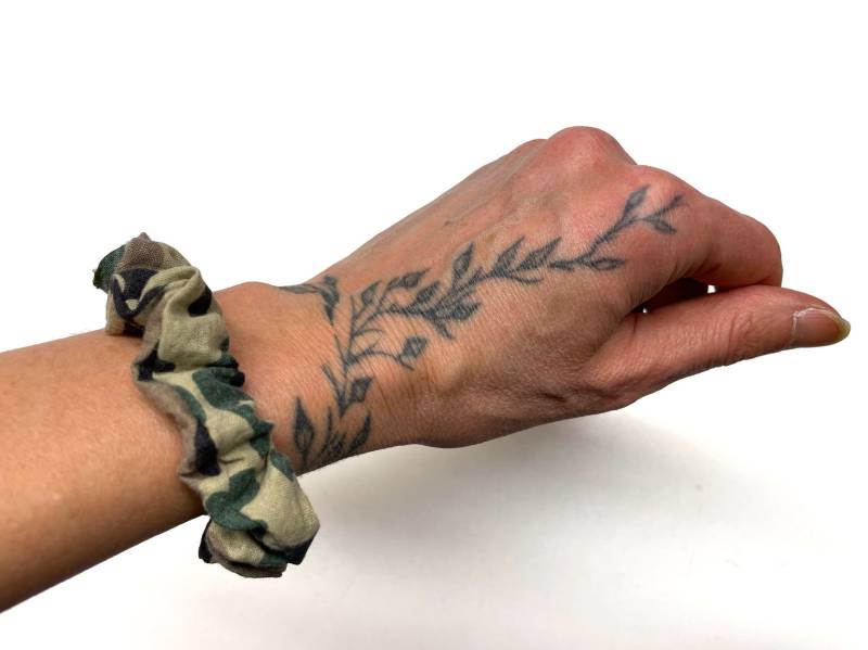 Camouflage-Scrunchie Grün-Schwarz in 4 Größen Oder Als Set Handmade Berlin von TrashBerlin