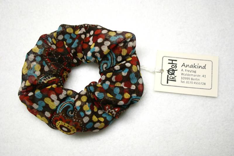 Scrunchie Aus Mesh-Netz-stoff Mit Punkten Und Blumen in Erdbraun-Blau-Rot-Gelb Handmade Berlin von TrashBerlin