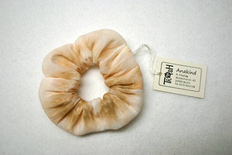 Scrunchie in Beige-Erdtönen Aus Gebatiktem Mesh-Netz-stoff Handmade Berlin von TrashBerlin