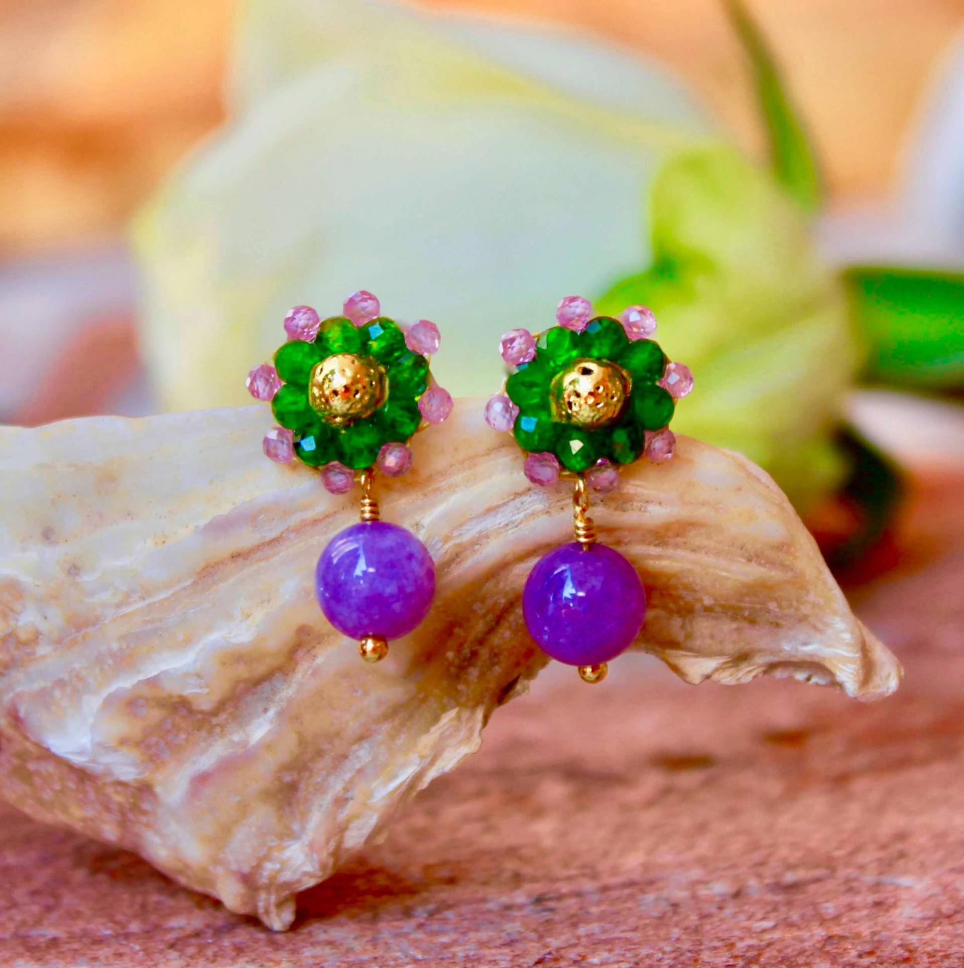 Ohrstecker "Elfenblüten Hoffnung". Liebevoll Handgefertigt Aus Jade, Chromdiopsid, Zirkonia Und Lavastein von AnamKaraSoulJewelry