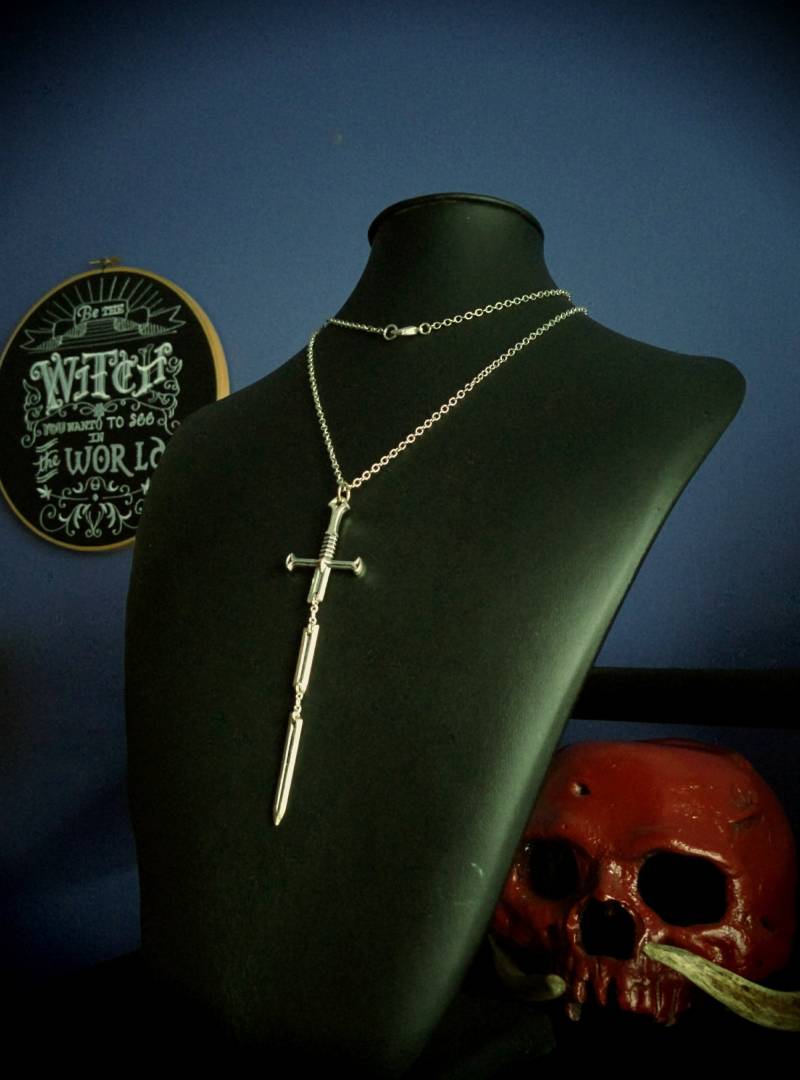 Halskette Mit Anhänger "Zerbrochenes Schwert" Aus Edelstahl. Gotik, Mittelalter, Narsil. Gelenkschwert. Auf Bestellung Halskette Mit Anhänger "Zerbrochenes Schwert" Aus Edelstahl. Gotik, Mittelalter, Narsil. Gelenkschwert. Auf Bestellung von AnamnesisSyndrome