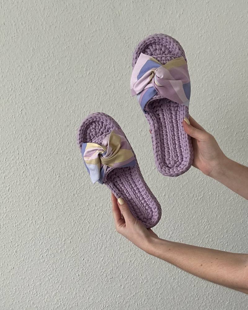 Gehäkelte Hausschuhe. Crochet Slippers. Strickschuhe. Pantoffeln von AnascheiDesign