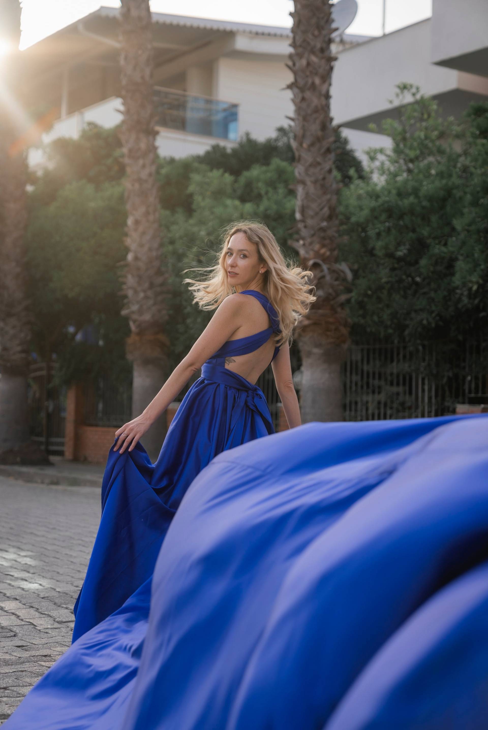 Diana Kleid in Königsblau // Fliegendes 4, 5 Meter, Sonderfarben, One Size Dress, Photoshoot Props, Rent Adresses Business von AnastasiiaMokko