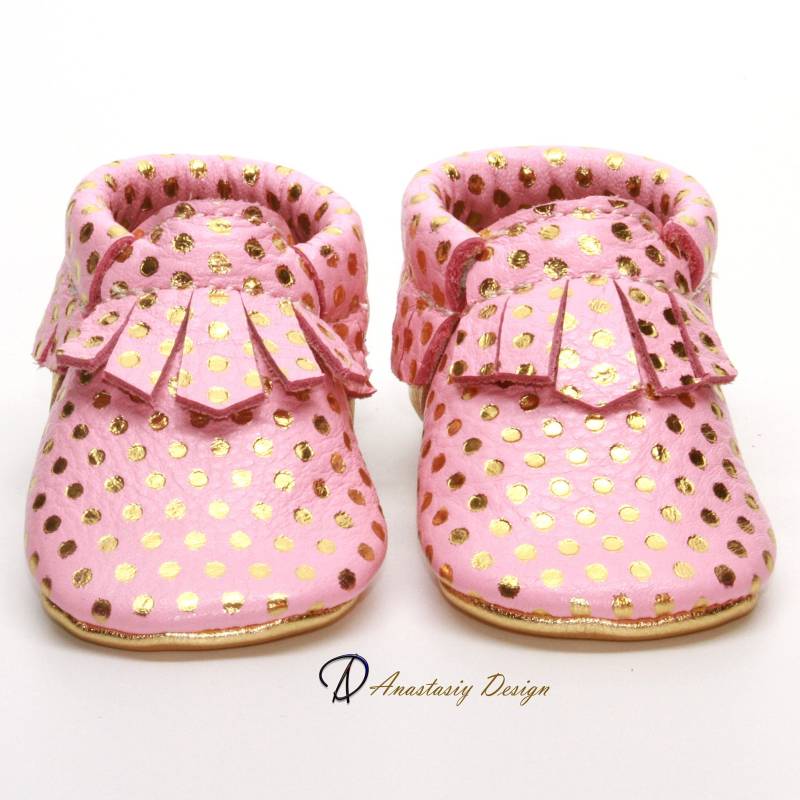 Handgefertigte Leder Baby Mokassins Rose Gold Punkte Fransen Schuhe von AnastasiyDesign