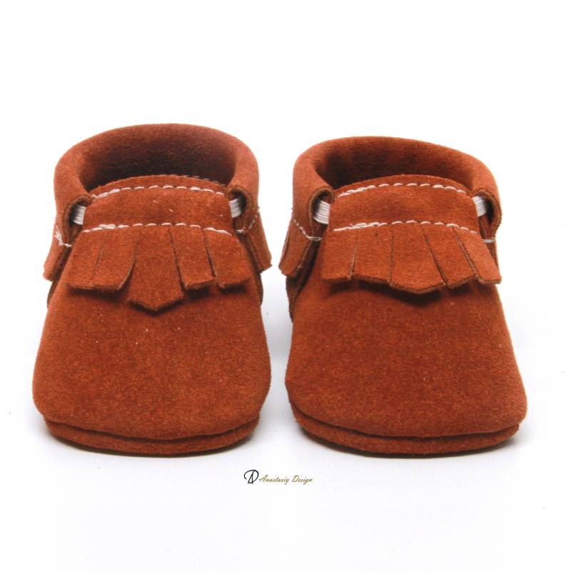 Handgefertigte Rostfarbene Wildleder Baby Mokassins Fransen Lederschuhe von AnastasiyDesign