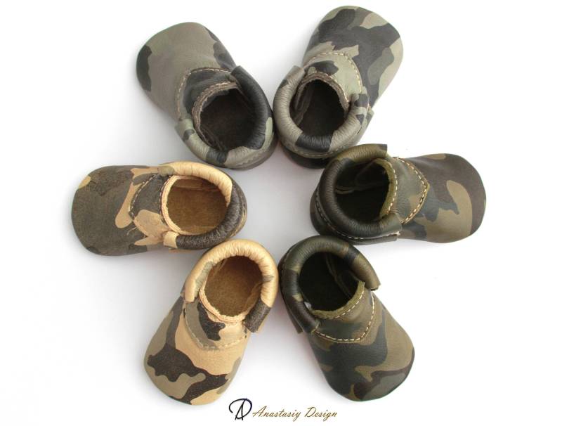 Handgefertigte Camouflage Leder Baby Mokassins von AnastasiyDesign