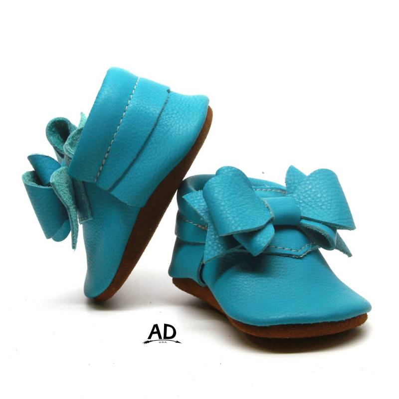 Perfekte Schleife Türkis Leder Baby Mokassins Mit Toast Wildleder Boden Mädchen Schuhe Prinzessin von AnastasiyDesign
