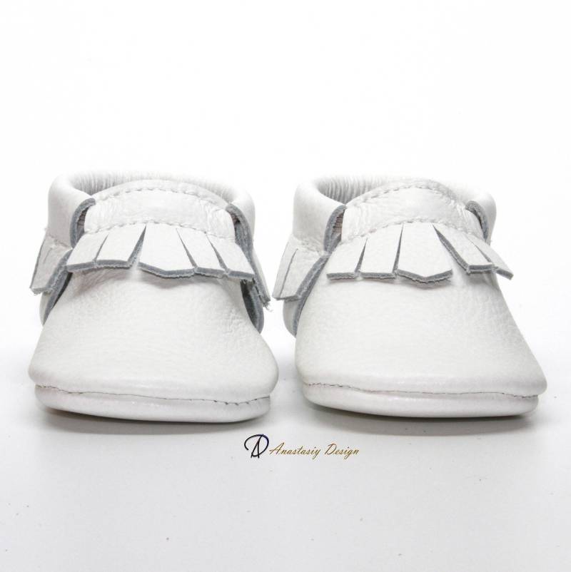 Weiße Classic Fransen Leder Baby Mokassins von AnastasiyDesign