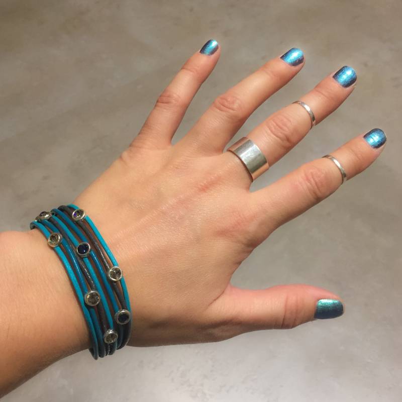 Blaues Strass Leder 5 Strang Armband, Kristall Magnetverschluss, Handgefertigtes Boho Armband von AnatCollectionAtEtsy