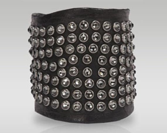 Schwarze Leder Manschetten | Gunmetal Swarovski Kristalle| Echtleder Armbänder| Anat Marin Rocker Boho| Rustikales Accessoire Schwarze Leder Manschetten | Gunmetal Swarovski Kristalle| Echtleder Armbänder| Anat Marin Rocker Boho| Rustikales Accessoire von AnatMarin