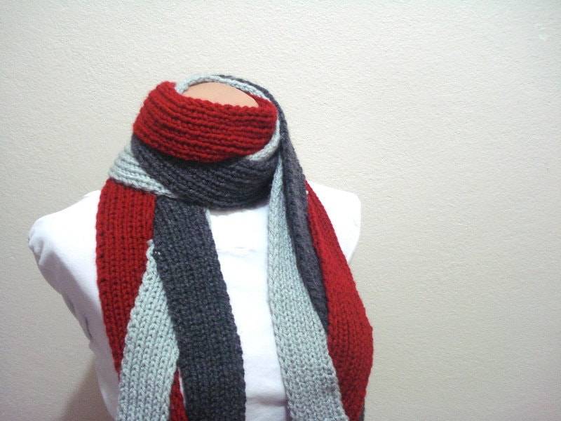 Hand Stricken Rot Grau Lange Winter-Schal Mit Fransen, Klobige Geflochtener Schal, Geschenk Für Frau Hand Stricken Rot Grau Lange Winter-Schal Mit Fransen, Klobige Geflochtener Schal, Geschenk Für Frau von AnatoliaDreams