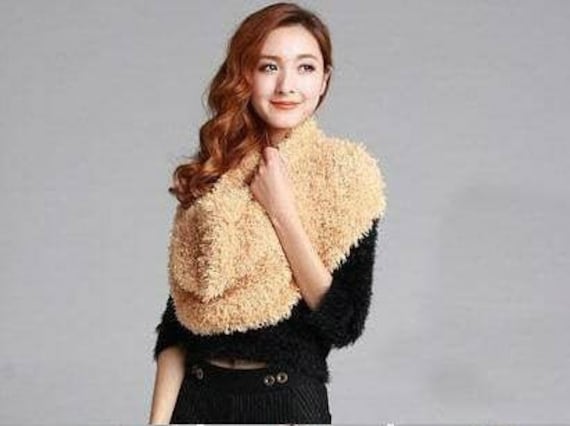 Magic Schal Pelz Feder High Fashion Für Frauen Schöne Accessoire Und Valentinstag Geschenke von AnatoliaDreams