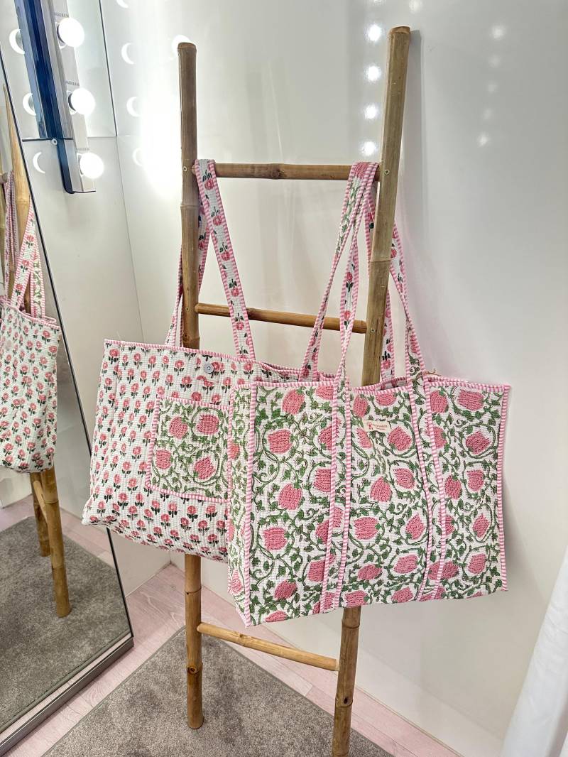 Handgemachte Einkaufstasche Aus Baumwolle Mit Blumenmuster Gesteppte Handgemachte Einkaufstasche Aus Baumwolle Mit Blumenmuster Gesteppte von AnayasAtelier