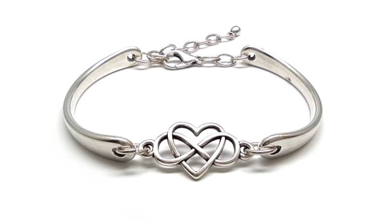 Infinity Armband - Armreif Silber Gefülltes Herz Und Symbol Liebesarmband Freundschaftsgeschenk von Anbisu