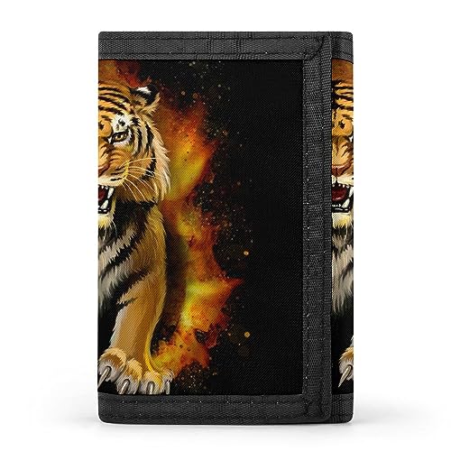 Gelber, furchteinflößender Tiger in brennenden Flammen mit schwarzem Hintergrund, dreifach faltbare Geldbörse, stilvolle Geldbörse mit Schlüsselanhänger, Kreditkartenetui, Kartenhalter für Rechnungen, von Anceky