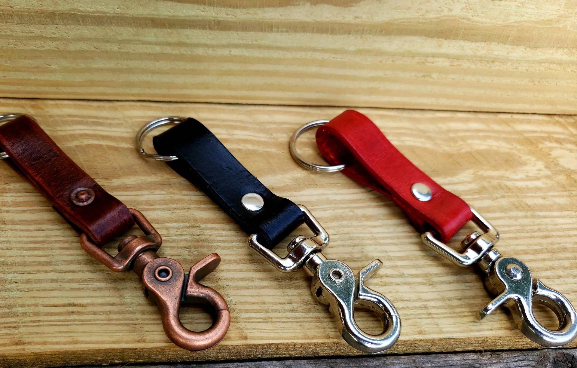 Schlüsselband Aus Dunkelbraunem Leder Mit Drehverschluss Schlüsselband Aus Dunkelbraunem Leder Mit Drehverschluss von AnchorsAweighLeather