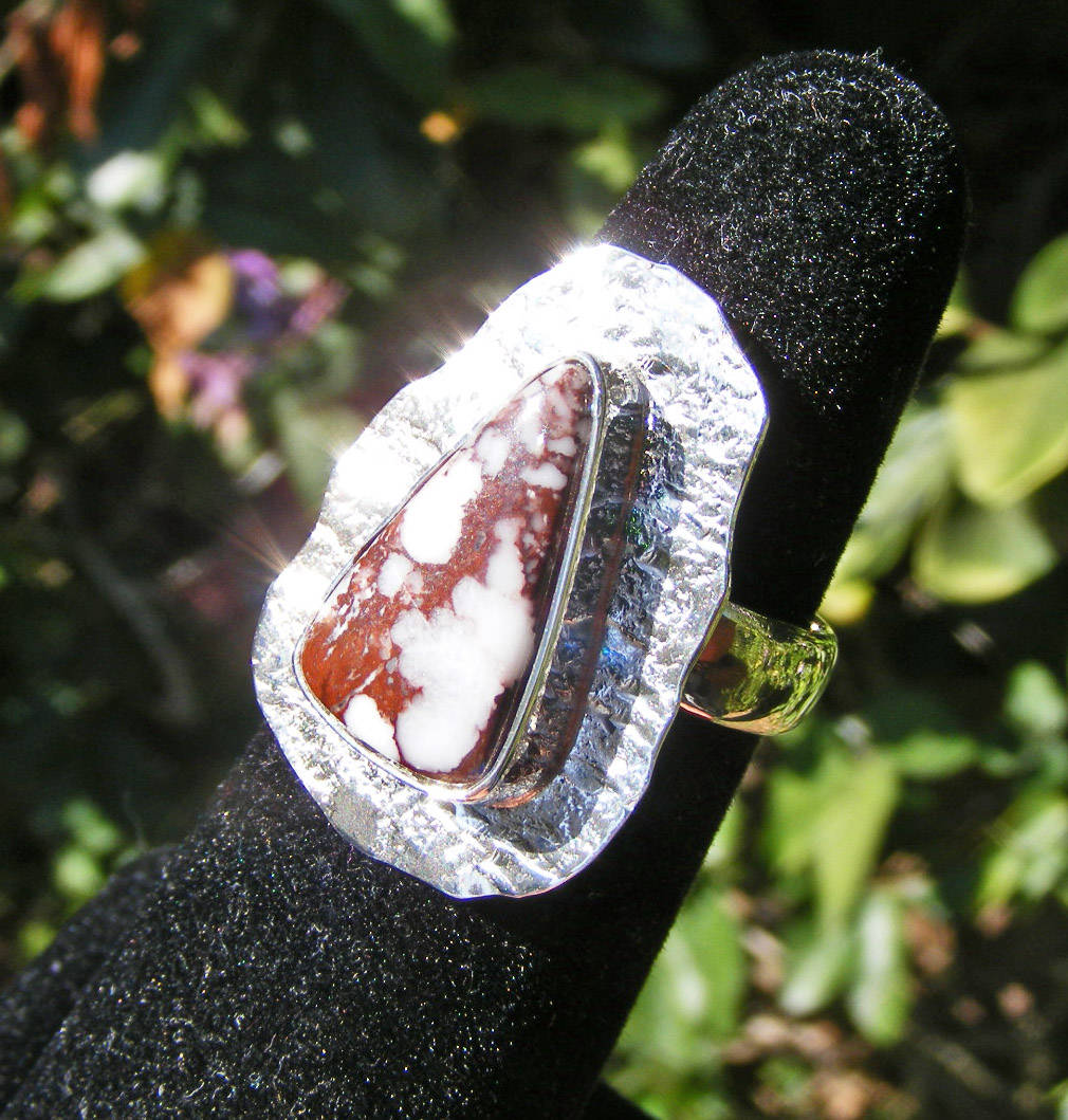 Wild Pferd Magnecit Ring, Auffällige Farben, Größe 6, Brillant, Magnecit Und Hämatit, Ungewöhnlicher Edelstein, Strukturiertes Sterling Silber Top Wild Pferd Magnecit Ring, Auffällige Farben, Größe 6, Brillant, Magnecit Und Hämatit, Ungewöhnlicher Edelstein, Strukturiertes Sterling Silber Top von AncientEchos
