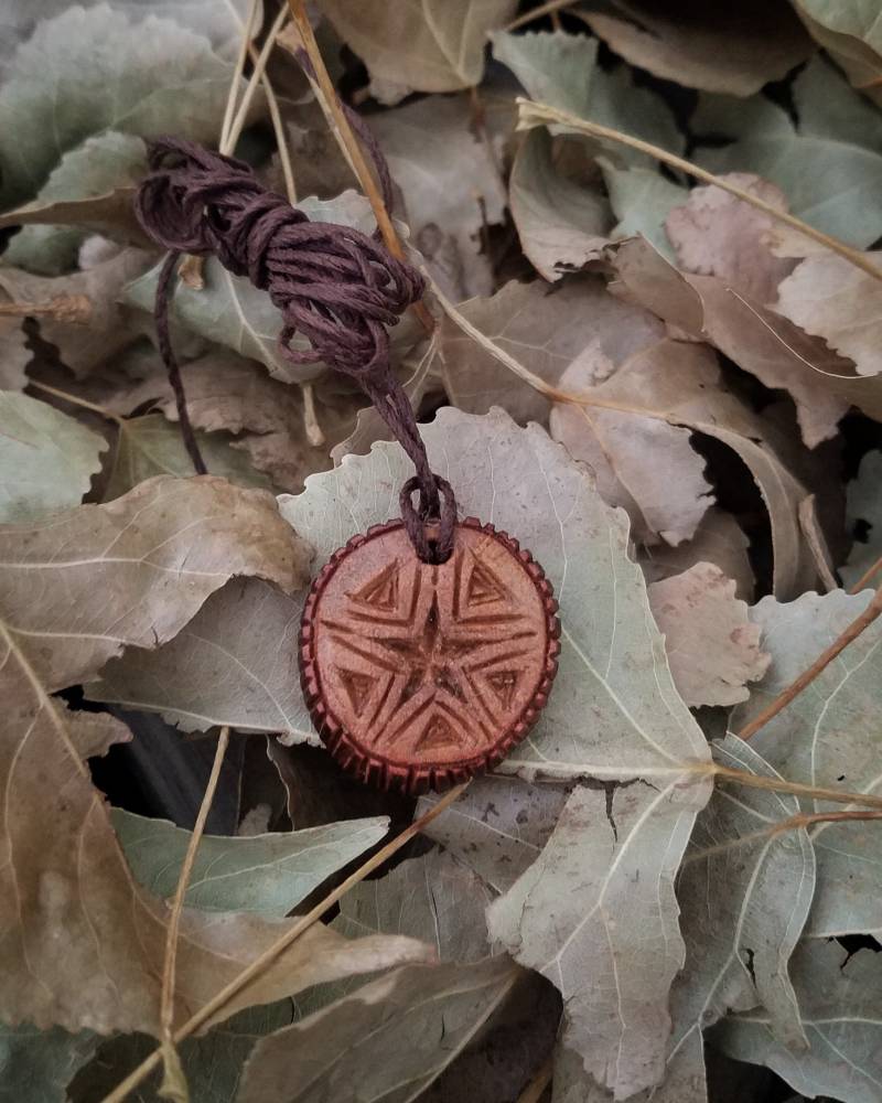 Geschnitzte Stern-Anhänger Aus Avocado-Stein, Geschnitzte Avocado Grube, Hippie Schmuck, Boho Geschenk-Idee, Stern Halskette, Talisman von AncientGardens