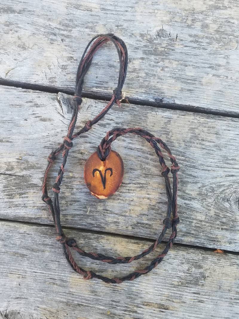 Widder Sternzeichen Anhänger, Geschnitzte Avocado Stein, Weihnachtsgeschenk, Konstellation Halskette, Astrologie Geschenk von AncientGardens