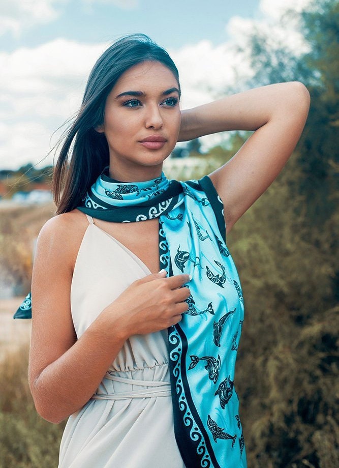 Blauer Seidenschal, Handbemalt, Schal, Frauenschal, Blauer Langer Geschenk Für Sie, Hergestellt in Griechenland, Soufli Von Kalfas von AncientGreekScarves